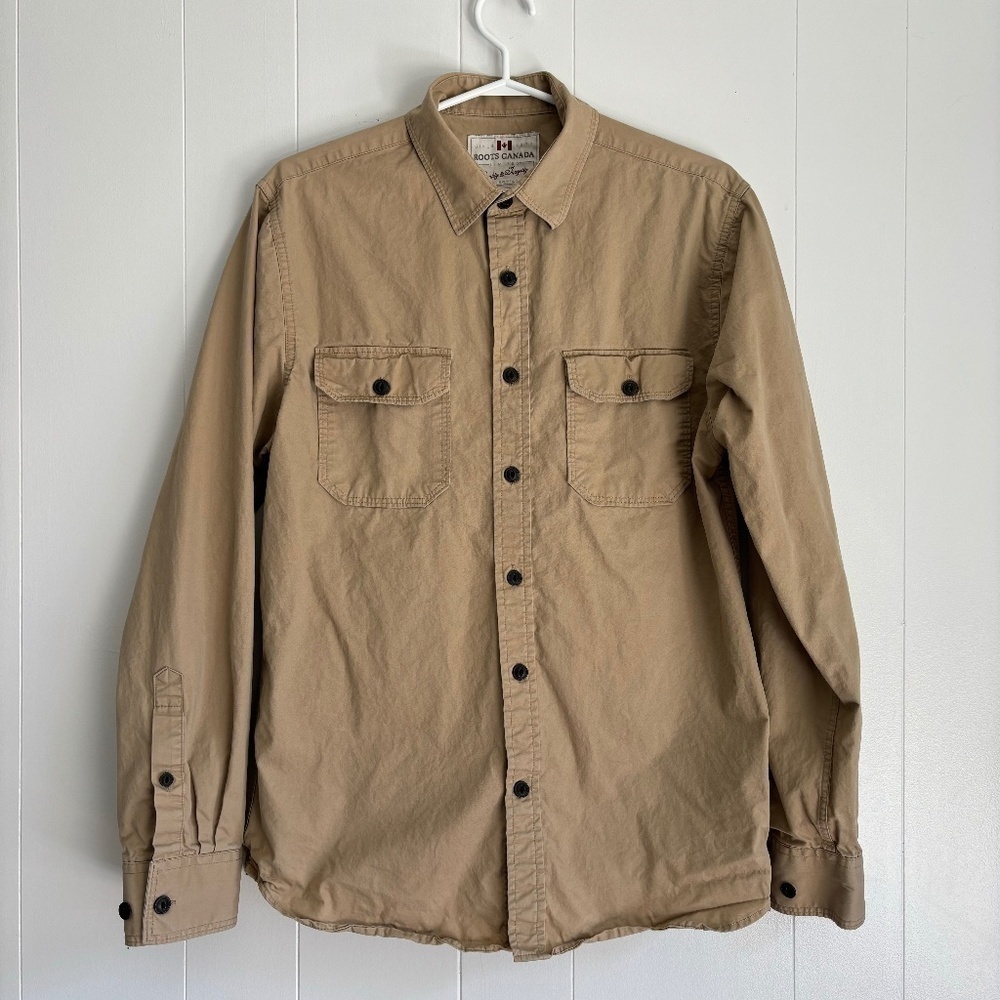 Roots men's tan 100% cotton button down long sleeve shirt size M